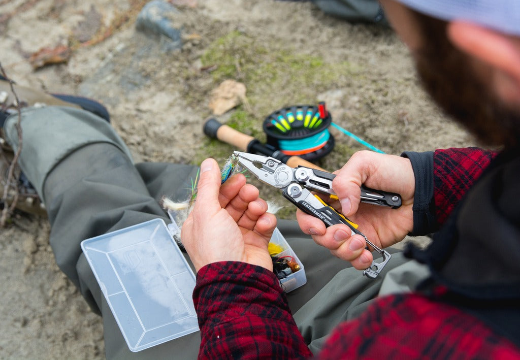 (USED/OPEN-BOX) Leatherman Signal Camping Multi-Tool w/ Fire Starter