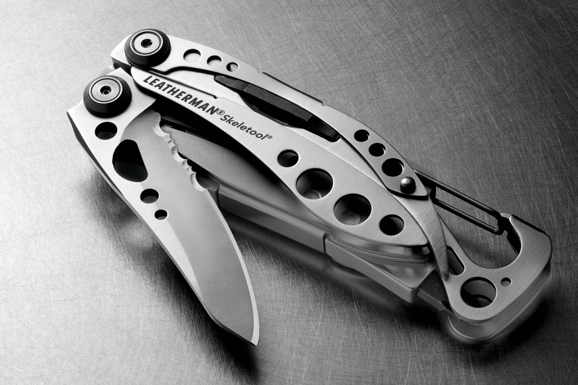 Knives & Tools - Leatherman Skeletool Multi-Tool W/ 420HC Serrated Blade